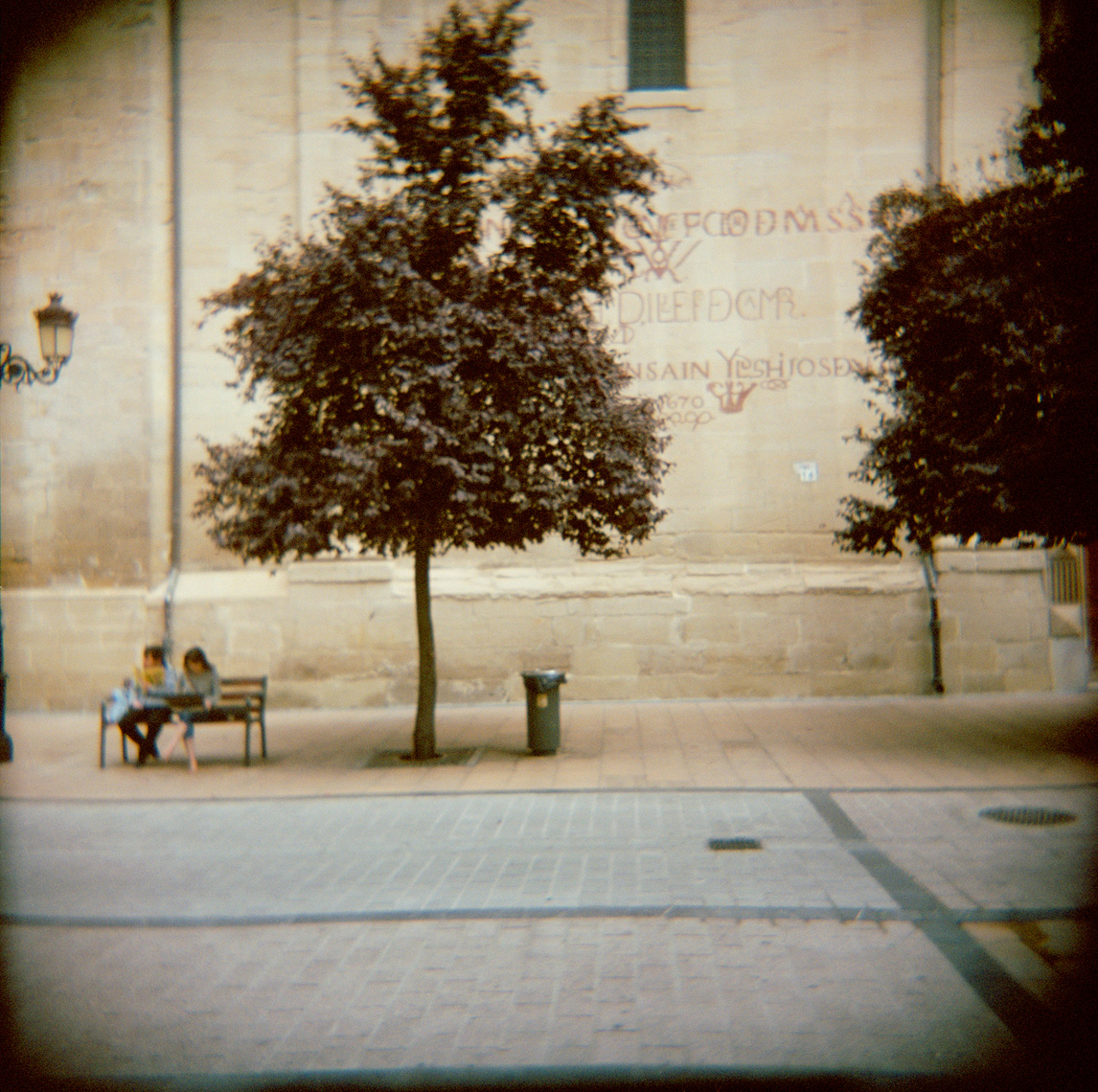 HDinas_TravelLogronioCouple.jpg